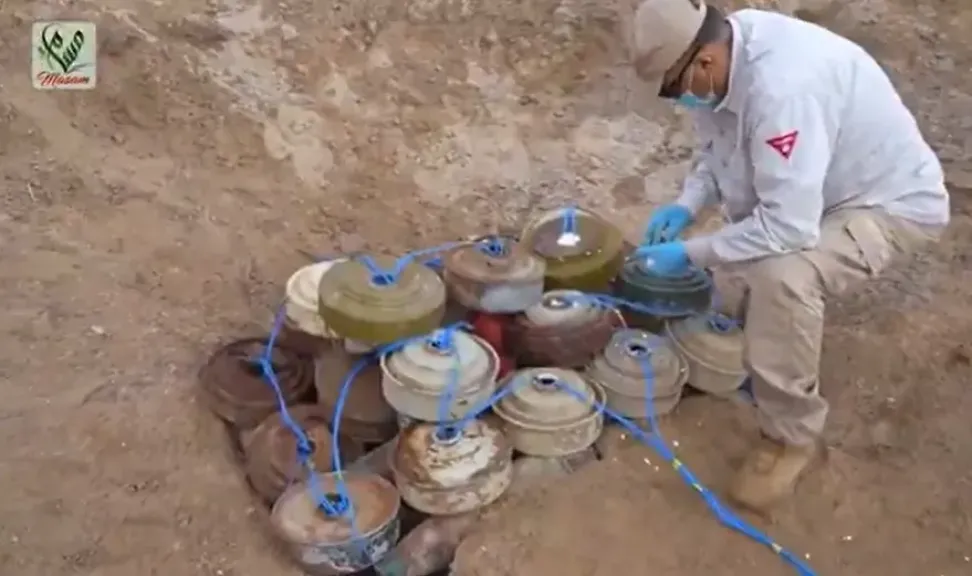 ”مسام“ السعودي يتلف أكثر من 4 آلاف لغم وذخيرة غير منفجرة في باب المندب - [فيديو]